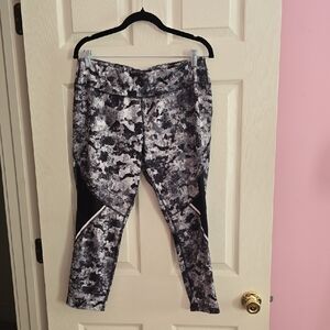 Avia Black and Gray Patterned Leggings